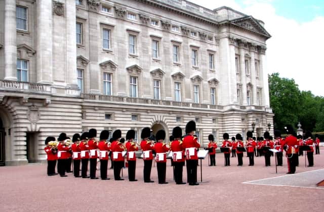 バッキンガム宮殿はどこにあるの 衛兵交代式や宮殿見学 アクセス方法は お得なチケット情報 The London Notebook